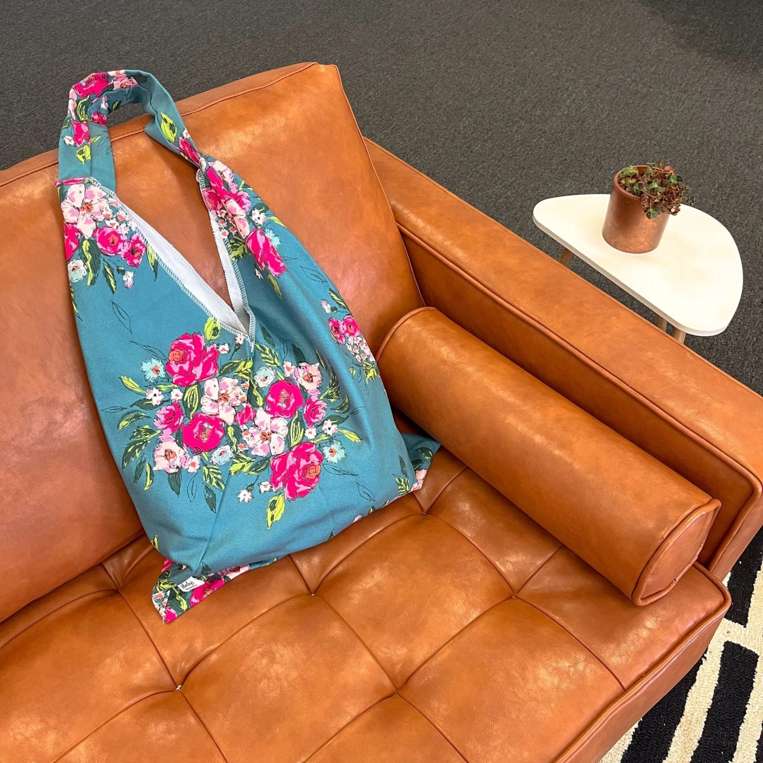 Market Triangle Tote 2 Market Triangle Tote - Image 2